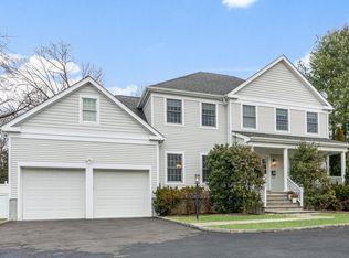 20 Jennifer Ln, Rye Brook, NY 10573