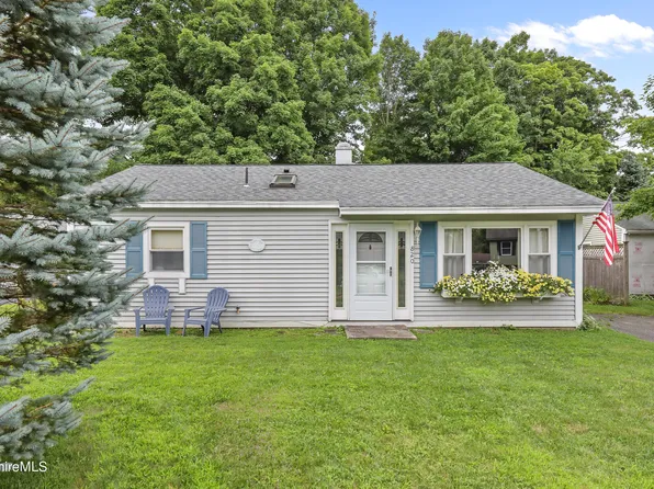 820 East St, Lee, MA 01238