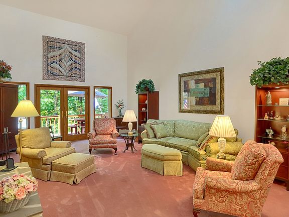 5th image of 4 Hall Dr