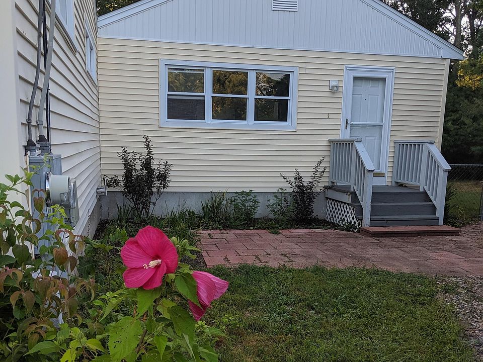 In-law unit to right of house.