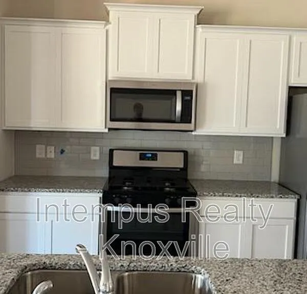 1311 Hampton Place Cir — Photo 15