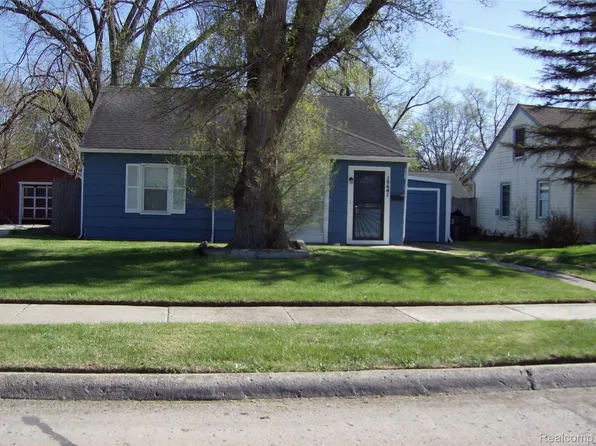 10641 Troy St, Oak Park, MI 48237