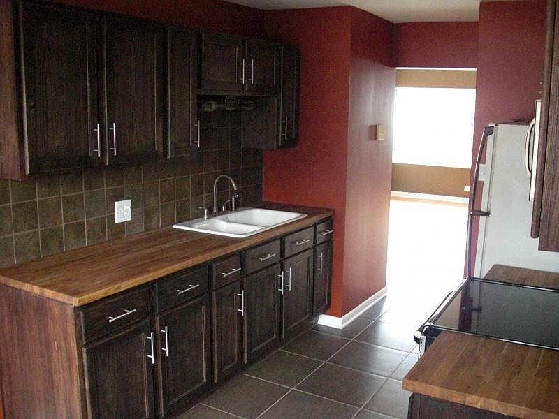 1st image of 104 S Austin Blvd APT 3C