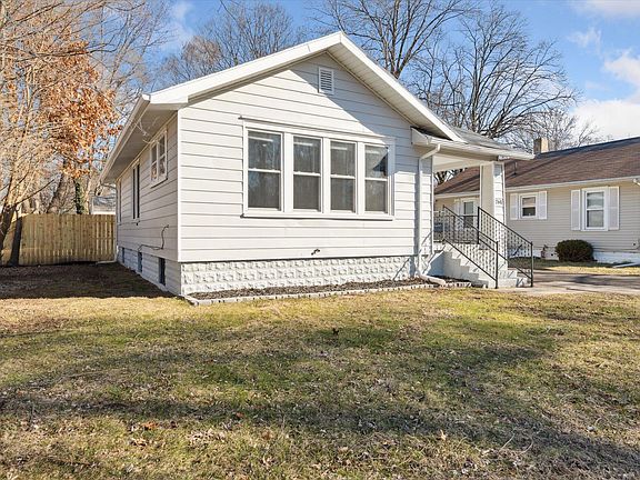 4th image of 261 Searles Ave