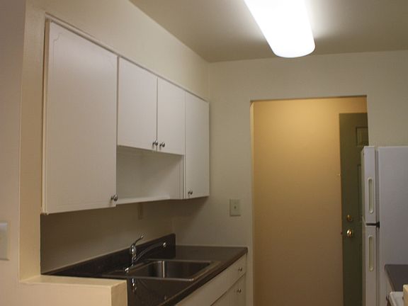 4th image of 2 Hasbrouck Dr APT E