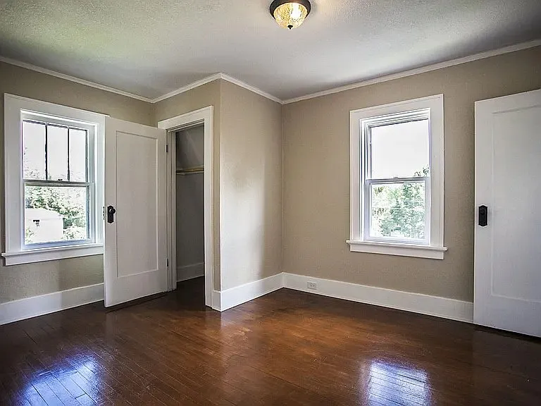 829 Chicago Ave — Photo 10