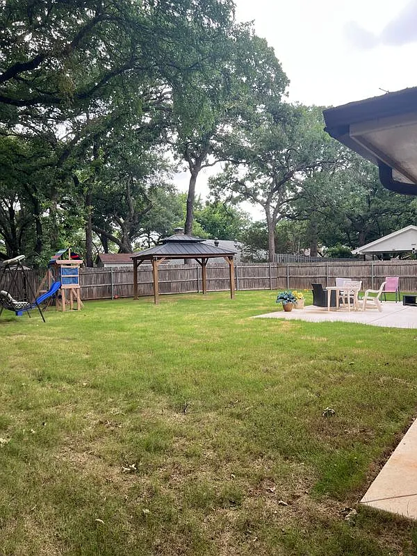 3 bed, 2.0 bath, 2450 sqft, $2,900 — Photo 3