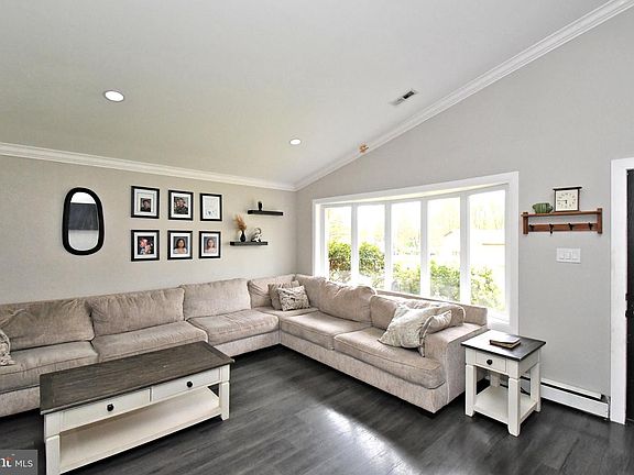 5th image of 89 Upland Dr