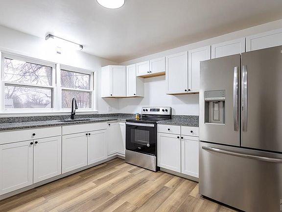 4th image of 909 Alexander Cir