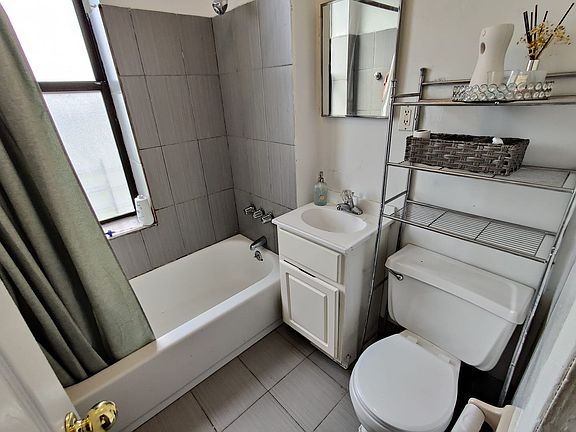 5th image of 2027 Pacific St APT 2D