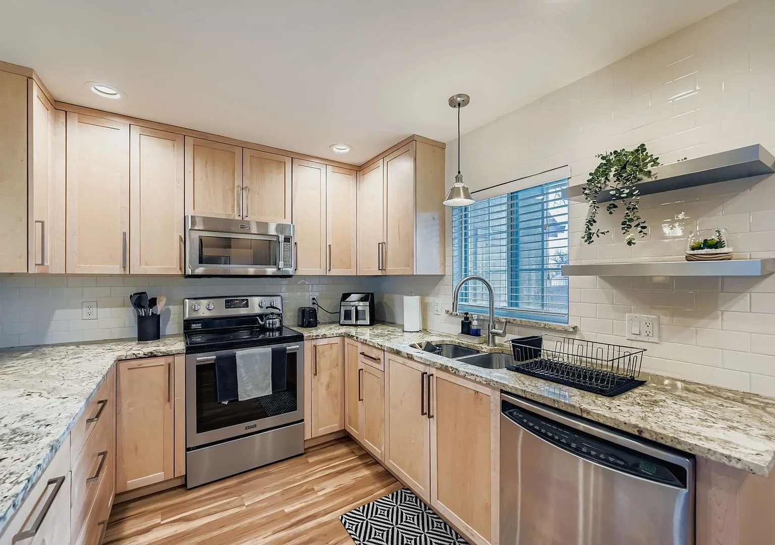 Cozy Furnished Home in Quiet Louisville Neighborhood — Photo 2