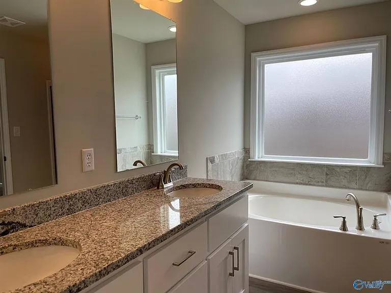 102 Wyatt Miles Ln — Photo 12