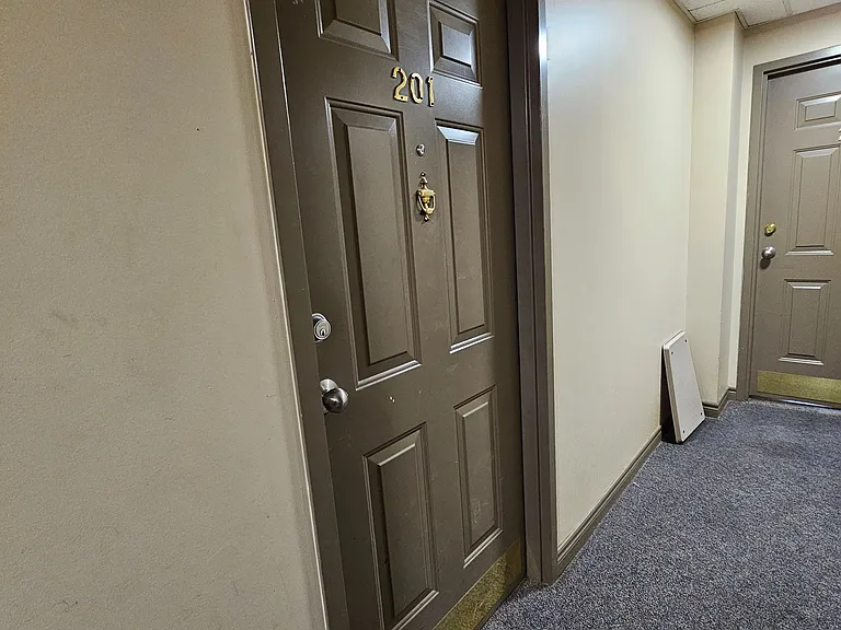 524 Yonge St #201 — Photo 21