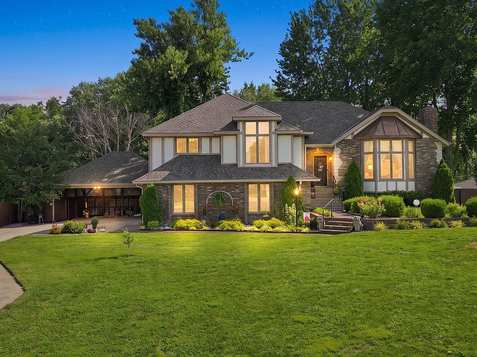 1st image of 862 W Kingsway Drive