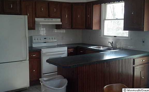 2nd image of 61 Haines St