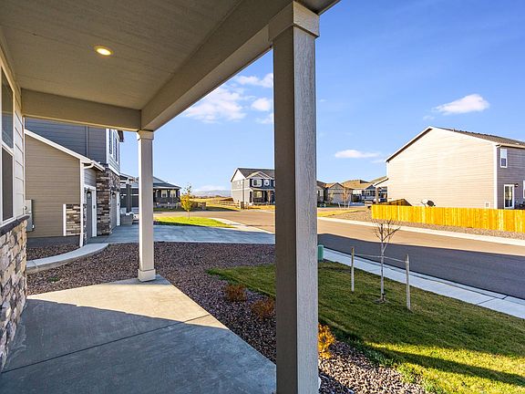2nd image of 829 Charlton Dr