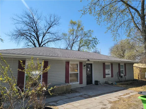 510 E 2nd St, Pomona, KS 66076