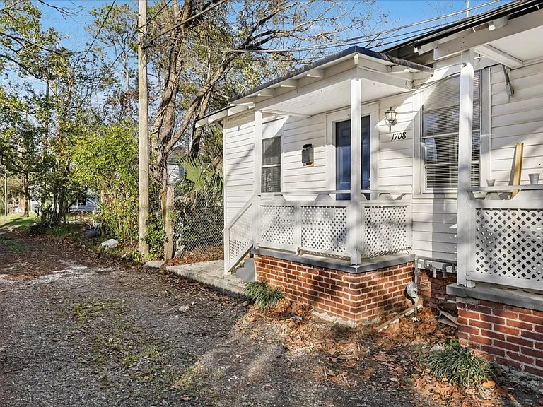 1708 Lennox Ct — Photo 2