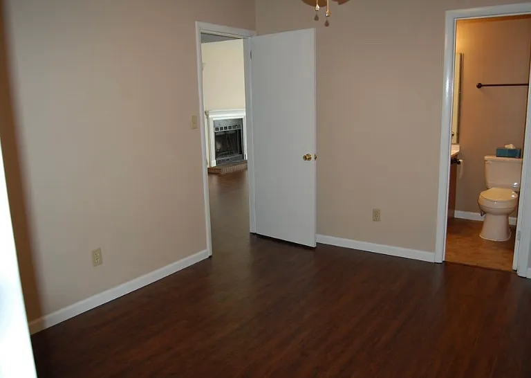 2426 Wynterhall Rd SE #E — Photo 10