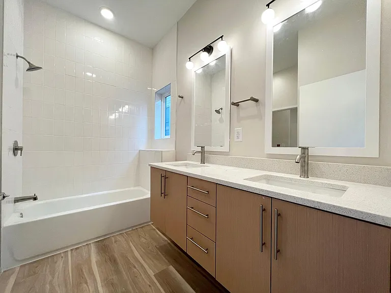 547 Winton Ter NE #2E — Photo 12