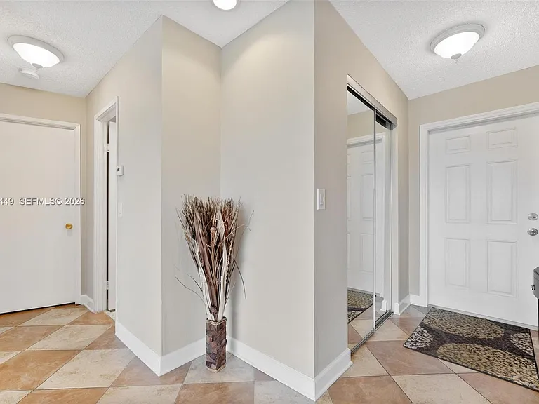 1000 NE 14th Ave #602 — Photo 12