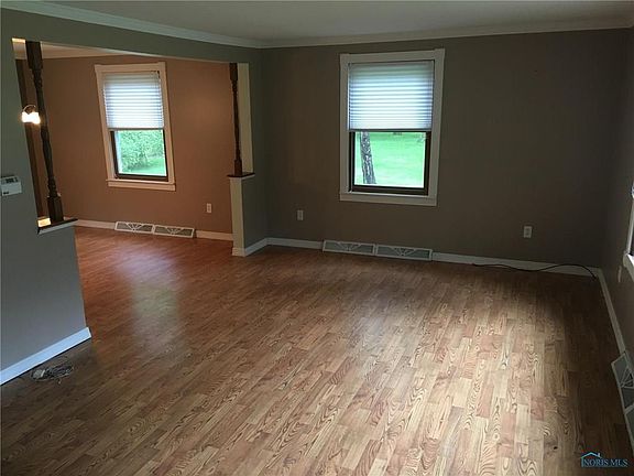 4th image of 127 Oak Meadows Dr