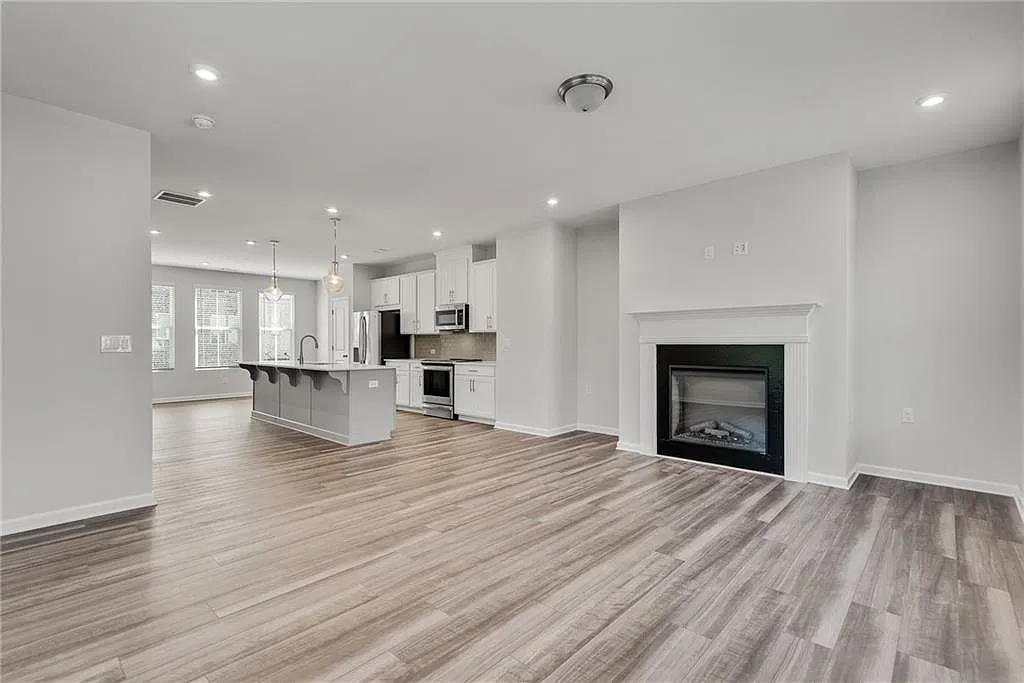 3 bed, 2.5 bath, 2113 sqft, $2,500 — Photo 4