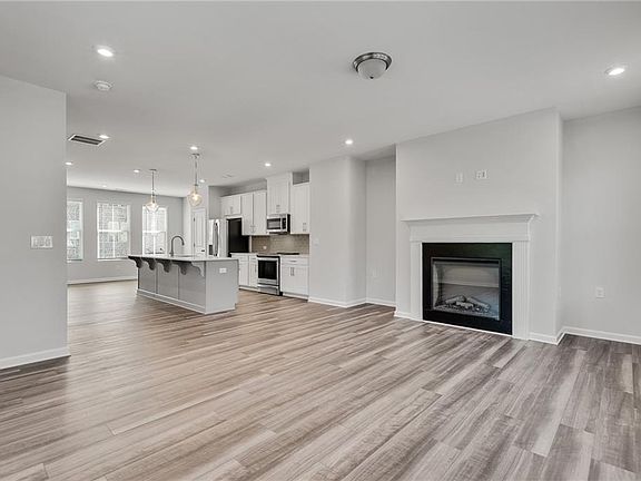 4th image of 113 Jameson Dr