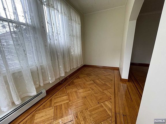 4th image of 120 Melrose Ave Floor 1