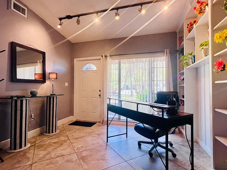 610 Ventura Ave — Photo 17