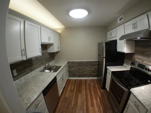 216 Moore Rd, Avon Lake, OH 44012