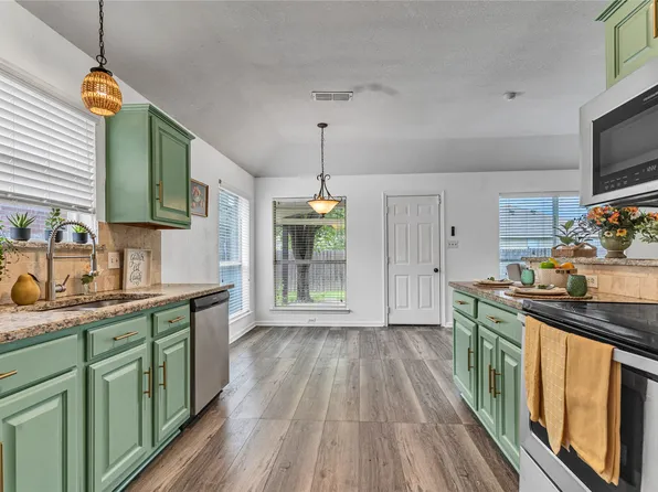 8444 Miami Springs Dr, Fort Worth, TX 76123