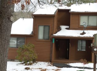 420 Tudor Ct, Bushkill, PA 18324