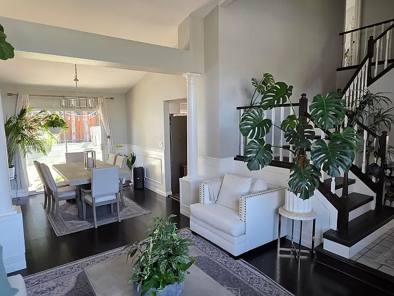 430 Guinevere Ct — Photo 25