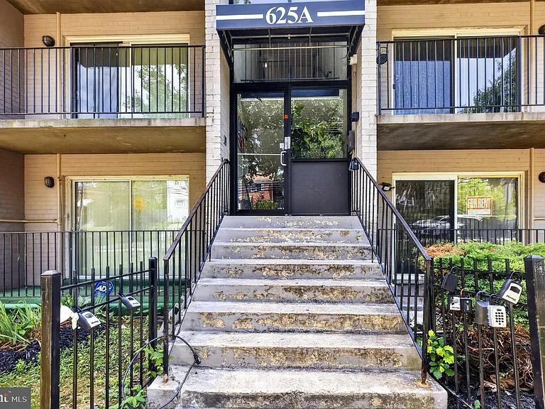 625 Chesapeake St SE #301 — Photo 24