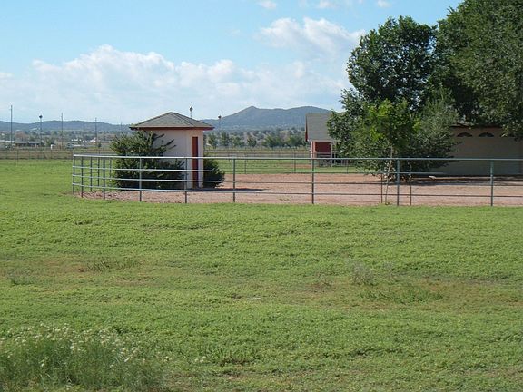Side Pasture,well house