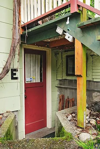 5251 12th Ave NE #E — Photo 2