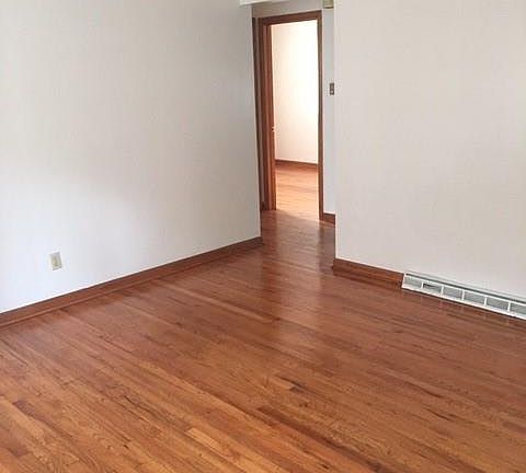 3rd image of 821 Davies Ave