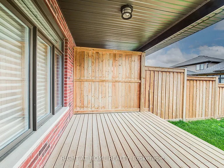 138 Woodberry Cres — Photo 43