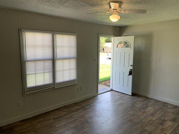 3rd image of 1610 SE 62nd St