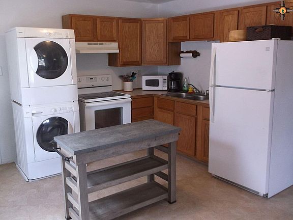 4th image of 909 N Mesa St