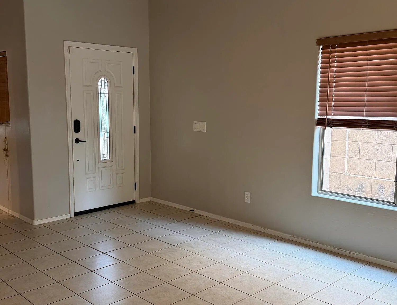 4 bed, 3.0 bath, 2542 sqft, $2,800 — Photo 2