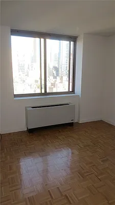 Rented by R New York | media 7