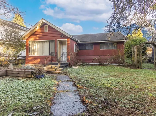 37970 5th Ave, Squamish, BC V8B 0P7