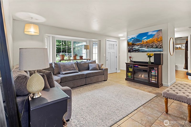 3rd image of 41220 Ajer Drive
