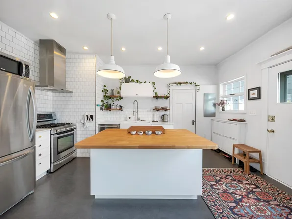 1131 W 11th Ave #303, Vancouver, BC V6H 1K4