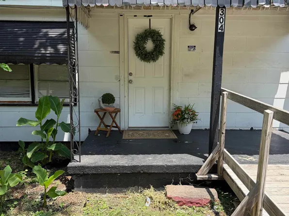 304 Treymore Ave NW, Huntsville, AL 35811
