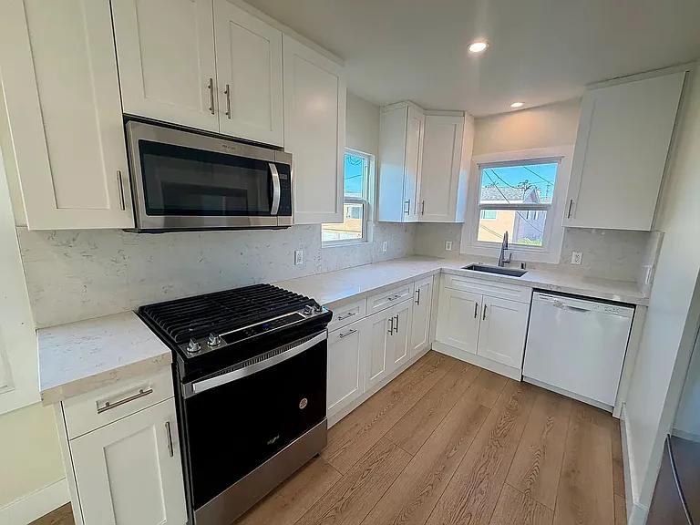 1122 Orizaba Ave #1122 — Photo 5