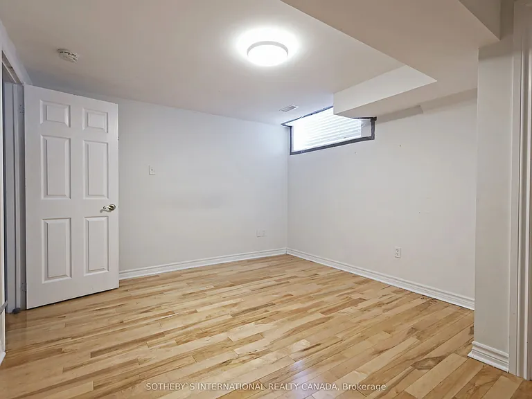 212 Glebemount Ave #LOWER — Photo 15
