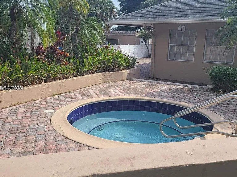2091 NW 96th Ter #13M — Photo 25